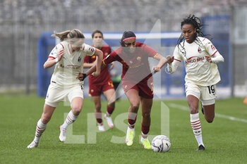 2022-01-05 - Andressa Alves of AS Roma Women, Christy Grimshaw and Lindsey Kimberley Thomas of A.C. Milan during the Women's Italian Supercup Semi-Final between A.S. Roma Women and A.C. Milan at the Domenico Francioni Stadium on 5th of January, 2022 in Latina, Italy. - AS ROMA VS AC MILAN - WOMEN SUPERCOPPA - SOCCER