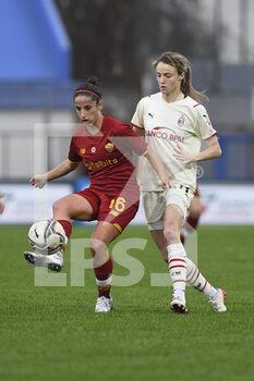 2022-01-05 - Claudia Ciccotti of AS Roma Women and Christy Grimshaw of A.C. Milan during the Women's Italian Supercup Semi-Final between A.S. Roma Women and A.C. Milan at the Domenico Francioni Stadium on 5th of January, 2022 in Latina, Italy. - AS ROMA VS AC MILAN - WOMEN SUPERCOPPA - SOCCER