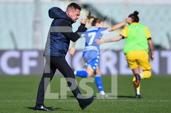 2022-02-12 - Fabio Ulderici (Head Coach Empoli Ladies) celebrates the victory - ACF FIORENTINA VS EMPOLI LADIES - WOMEN ITALIAN CUP - SOCCER