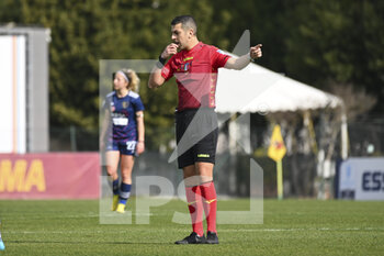 2022-02-13 - Referee Michele Di Cairano during the quarter-final return match of Women's Coppa Italia between A.S. Roma Women and F.C. Como Women at the stadio Tre Fontane on 13th of February, 2022 in Rome, Italy. - AS ROMA VS FC COMO WOMEN - WOMEN ITALIAN CUP - SOCCER
