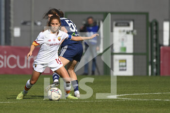 2022-02-13 - Manuela Giugliano of AS Roma Women during the quarter-final return match of Women's Coppa Italia between A.S. Roma Women and F.C. Como Women at the stadio Tre Fontane on 13th of February, 2022 in Rome, Italy. - AS ROMA VS FC COMO WOMEN - WOMEN ITALIAN CUP - SOCCER