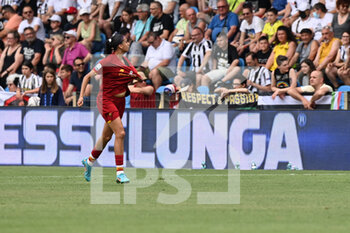 2022-05-22 - Andressa Alves celebrate his goal with supporters - FINAL - JUVENTUS FC - AS ROMA - WOMEN ITALIAN CUP - SOCCER