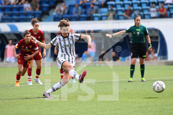 2022-05-22 - Cristiana Girelli (Juventus) score the penalty Kick of 1-1 - FINAL - JUVENTUS FC - AS ROMA - WOMEN ITALIAN CUP - SOCCER