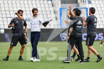 2022-05-22 - Joe Montemurro (Juventus trainer) celebrating the victory of italy cup with his staff - FINAL - JUVENTUS FC - AS ROMA - WOMEN ITALIAN CUP - SOCCER