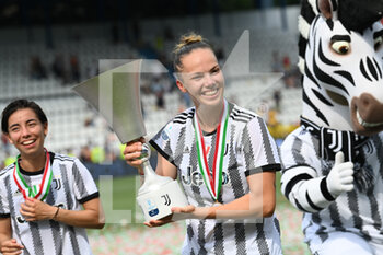 2022-05-22 - Andrera Staskova (Juventus) with the Italy Cup - FINAL - JUVENTUS FC - AS ROMA - WOMEN ITALIAN CUP - SOCCER
