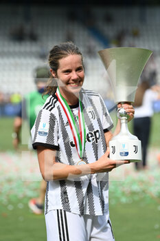 2022-05-22 - Sofie Pedersen (Juventus) with the Italy cup - FINAL - JUVENTUS FC - AS ROMA - WOMEN ITALIAN CUP - SOCCER