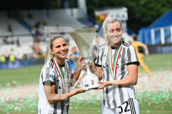 2022-05-22 - Linda Sembrant and Tuija Hyyrynen (Juventus) celebrate the victory with the Italy Cup - FINAL - JUVENTUS FC - AS ROMA - WOMEN ITALIAN CUP - SOCCER