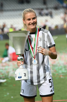 2022-05-22 - Amanda Nilden (Juventus)  with the Italy cup - FINAL - JUVENTUS FC - AS ROMA - WOMEN ITALIAN CUP - SOCCER
