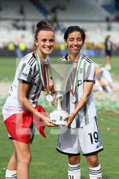 2022-05-22 - Barbara Bonansea and Annahita Zamanian (Juventus) celebrate the victory of italy cup - FINAL - JUVENTUS FC - AS ROMA - WOMEN ITALIAN CUP - SOCCER