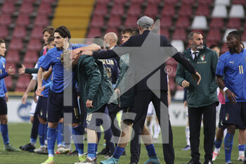 2022-03-29 - March 29, 2022 Trieste (TS – Italy), Nereo Rocco stadium, match between Italy U21 vs Bosnia Herzegovina U21, European Under 21 Football Championship Qualifies, in the pic: Mister Paolo Nicolato do the compliment at the players afther the match - UEFA EURO 2023 QUALIFIERS - ITALY VS BOSNIA AND HERZEGOVINA - UEFA EUROPEAN - SOCCER