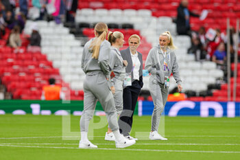 2022-07-06 - Coach Sarina Wiegman of England before the UEFA Women's Euro 2022, Group A football match between England and Austria on July 6, 2022 at Old Trafford in Manchester, England - FOOTBALL - WOMEN'S EURO 2022 - ENGLAND V AUSTRIA - UEFA EUROPEAN - SOCCER