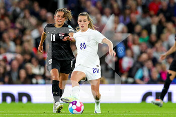 2022-07-06 - Ella Toone of England and Laura Feiersinger of Austria during the UEFA Women's Euro 2022, Group A football match between England and Austria on July 6, 2022 at Old Trafford in Manchester, England - FOOTBALL - WOMEN'S EURO 2022 - ENGLAND V AUSTRIA - UEFA EUROPEAN - SOCCER