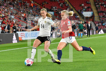 2022-07-07 - Lauren Wade (14) of Northern Ireland battles for possession with Julie Blakstad (17) of Norway during the UEFA Women's Euro 2022, Group A football match between Norway and Northern Ireland on July 7, 2022 at the St Mary's Stadium in Southampton, England - FOOTBALL - WOMEN'S EURO 2022 - NORWAY V NORTHERN IRELAND - UEFA EUROPEAN - SOCCER