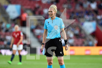 2022-07-07 - Referee Lina Lehtovaara during the UEFA Women's Euro 2022, Group A football match between Norway and Northern Ireland on July 7, 2022 at the St Mary's Stadium in Southampton, England - FOOTBALL - WOMEN'S EURO 2022 - NORWAY V NORTHERN IRELAND - UEFA EUROPEAN - SOCCER