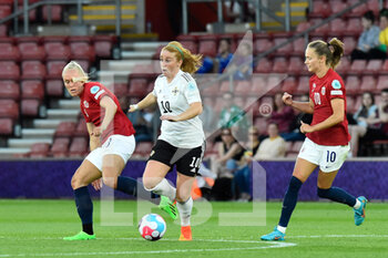 2022-07-07 - Rachel Furness (10) of Northern Ireland during the UEFA Women's Euro 2022, Group A football match between Norway and Northern Ireland on July 7, 2022 at the St Mary's Stadium in Southampton, England - FOOTBALL - WOMEN'S EURO 2022 - NORWAY V NORTHERN IRELAND - UEFA EUROPEAN - SOCCER