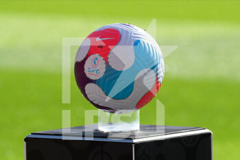 2022-07-07 - Official Nike match ball ahead of the UEFA Women's Euro 2022, Group A football match between Norway and Northern Ireland on July 7, 2022 at the St Mary's Stadium in Southampton, England - FOOTBALL - WOMEN'S EURO 2022 - NORWAY V NORTHERN IRELAND - UEFA EUROPEAN - SOCCER