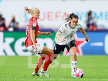 2022-07-08 - Sara Daebritz of Germany and Pernille Harder of Denmark during the UEFA Women's Euro 2022, Group B football match between Germany and Denmark on July 8, 2022 at the Brentford Community Stadium in Brentford, England - FOOTBALL - WOMEN'S EURO 2022 - GERMANY V DENMARK - UEFA EUROPEAN - SOCCER