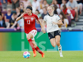 2022-07-08 - Sofie Pedersen of Denmark and Lea Schueller of Germany during the UEFA Women's Euro 2022, Group B football match between Germany and Denmark on July 8, 2022 at the Brentford Community Stadium in Brentford, England - FOOTBALL - WOMEN'S EURO 2022 - GERMANY V DENMARK - UEFA EUROPEAN - SOCCER