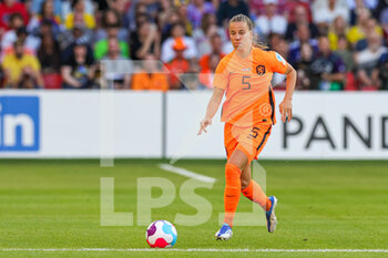 2022-07-09 - Lynn Wilms (5) of Netherlands during the UEFA Women's Euro 2022, Group C football match between Netherlands and Sweden on July 9, 2022 at Bramall Lane in Sheffield, England - FOOTBALL - WOMEN'S EURO 2022 - NETHERLANDS V SWEDEN - UEFA EUROPEAN - SOCCER