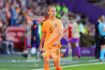 2022-07-09 - Lynn Wilms (5) of Netherlands during the UEFA Women's Euro 2022, Group C football match between Netherlands and Sweden on July 9, 2022 at Bramall Lane in Sheffield, England - FOOTBALL - WOMEN'S EURO 2022 - NETHERLANDS V SWEDEN - UEFA EUROPEAN - SOCCER