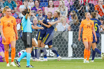 2022-07-09 - Jonna Andersson (2) of Sweden scores a goal and celebrates 0-1 during the UEFA Women's Euro 2022, Group C football match between Netherlands and Sweden on July 9, 2022 at Bramall Lane in Sheffield, England - FOOTBALL - WOMEN'S EURO 2022 - NETHERLANDS V SWEDEN - UEFA EUROPEAN - SOCCER