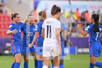 2022-07-10 - 10.07.2022, Rotherham, New York Stadium, UEFA Women's EURO 2022: France - Italy, France teammates celebrate #20 Delphine Cascarino  (france) after 3-0 - UEFA WOMEN'S EURO 2022: FRANCE - ITALY - UEFA EUROPEAN - SOCCER