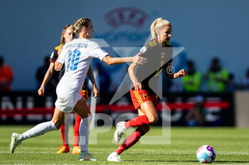 2022-07-10 - Justine Vanhaevermaet of Belgium and Iceland Midfielder Dagny Brynjarsdottir during the UEFA Women's Euro 2022, Group D football match between Belgium and Iceland on July 10, 2022 at Manchester City Academy Stadium in Manchester, England - FOOTBALL - WOMEN'S EURO 2022 - BELGIUM V ICELAND - UEFA EUROPEAN - SOCCER