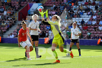 2022-07-11 - Jacqueline Burns (1) of Northern Ireland catches the ball during the UEFA Women's Euro 2022, Group A football match between Austria and Northern Ireland on July 11, 2022 at the St Mary's Stadium in Southampton, England - FOOTBALL - WOMEN'S EURO 2022 - AUSTRIA V NORTHERN IRELAND - UEFA EUROPEAN - SOCCER