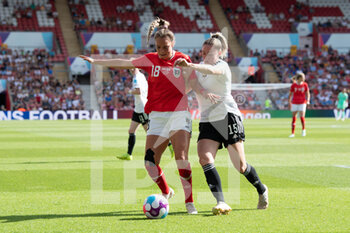 2022-07-11 - Julia Hickelsberger-Fuller (18) of Austria, Rebecca Holloway (15) of Northern Ireland during the UEFA Women's Euro 2022, Group A football match between Austria and Northern Ireland on July 11, 2022 at the St Mary's Stadium in Southampton, England - FOOTBALL - WOMEN'S EURO 2022 - AUSTRIA V NORTHERN IRELAND - UEFA EUROPEAN - SOCCER