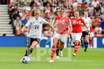 2022-07-11 - Lauren Wade (14) of Northern Ireland and Verena Hanshaw of Austria during the UEFA Women's Euro 2022, Group A football match between Austria and Northern Ireland on July 11, 2022 at the St Mary's Stadium in Southampton, England - FOOTBALL - WOMEN'S EURO 2022 - AUSTRIA V NORTHERN IRELAND - UEFA EUROPEAN - SOCCER