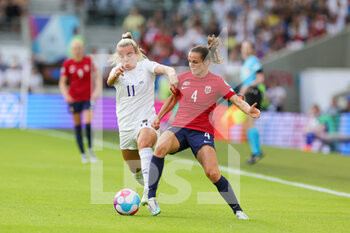 2022-07-11 - Lauren Hemp of England and Tuva Hansen of Norway during the UEFA Women's Euro 2022, Group A football match between England and Norway on July 11, 2022 at the American Express Community Stadium in Brighton and Hove, England - FOOTBALL - WOMEN'S EURO 2022 - ENGLAND V NORWAY - UEFA EUROPEAN - SOCCER