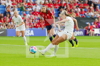 2022-07-11 - Georgia Stanway of England scores from the penalty spot 1-0 during the UEFA Women's Euro 2022, Group A football match between England and Norway on July 11, 2022 at the American Express Community Stadium in Brighton and Hove, England - FOOTBALL - WOMEN'S EURO 2022 - ENGLAND V NORWAY - UEFA EUROPEAN - SOCCER