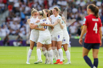 2022-07-11 - Lauren Hemp of England scores a goal and celebrates 2-0 during the UEFA Women's Euro 2022, Group A football match between England and Norway on July 11, 2022 at the American Express Community Stadium in Brighton and Hove, England - FOOTBALL - WOMEN'S EURO 2022 - ENGLAND V NORWAY - UEFA EUROPEAN - SOCCER