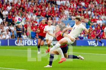 2022-07-11 - Ellen White of England and Maren Mjelde of Norway during the UEFA Women's Euro 2022, Group A football match between England and Norway on July 11, 2022 at the American Express Community Stadium in Brighton and Hove, England - FOOTBALL - WOMEN'S EURO 2022 - ENGLAND V NORWAY - UEFA EUROPEAN - SOCCER