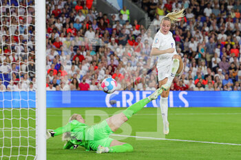 2022-07-11 - Beth Mead of England scores a goal 8-0 during the UEFA Women's Euro 2022, Group A football match between England and Norway on July 11, 2022 at the American Express Community Stadium in Brighton and Hove, England - FOOTBALL - WOMEN'S EURO 2022 - ENGLAND V NORWAY - UEFA EUROPEAN - SOCCER