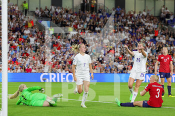 2022-07-11 - Beth Mead of England scores a goal and celebrates 8-0 during the UEFA Women's Euro 2022, Group A football match between England and Norway on July 11, 2022 at the American Express Community Stadium in Brighton and Hove, England - FOOTBALL - WOMEN'S EURO 2022 - ENGLAND V NORWAY - UEFA EUROPEAN - SOCCER