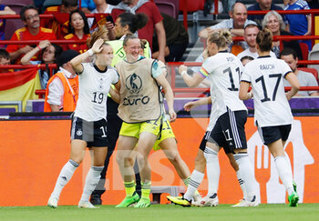 2022-07-12 - Klara Buehl (19) of Germany celebrates after her goal 1-0 during the UEFA Women's Euro 2022, Group B football match between Germany and Spain on July 12, 2022 at Brentford Community Stadium in Brentford, England - FOOTBALL - WOMEN'S EURO 2022 - GERMANY V SPAIN - UEFA EUROPEAN - SOCCER