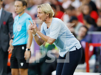 2022-07-12 - Germany coach Martina Voss-Tecklenburg during the UEFA Women's Euro 2022, Group B football match between Germany and Spain on July 12, 2022 at Brentford Community Stadium in Brentford, England - FOOTBALL - WOMEN'S EURO 2022 - GERMANY V SPAIN - UEFA EUROPEAN - SOCCER