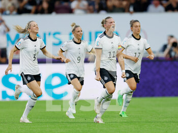 2022-07-12 - Alexandra Popp of Germany celebrates her goal 2-0 during the UEFA Women's Euro 2022, Group B football match between Germany and Spain on July 12, 2022 at Brentford Community Stadium in Brentford, England - FOOTBALL - WOMEN'S EURO 2022 - GERMANY V SPAIN - UEFA EUROPEAN - SOCCER