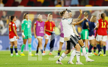 2022-07-12 - Alexandra Popp and Sara Doorsoun of Germany celebrate at full time during the UEFA Women's Euro 2022, Group B football match between Germany and Spain on July 12, 2022 at Brentford Community Stadium in Brentford, England - FOOTBALL - WOMEN'S EURO 2022 - GERMANY V SPAIN - UEFA EUROPEAN - SOCCER