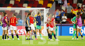 2022-07-12 - Spain players look dejected at full time during the UEFA Women's Euro 2022, Group B football match between Germany and Spain on July 12, 2022 at Brentford Community Stadium in Brentford, England - FOOTBALL - WOMEN'S EURO 2022 - GERMANY V SPAIN - UEFA EUROPEAN - SOCCER