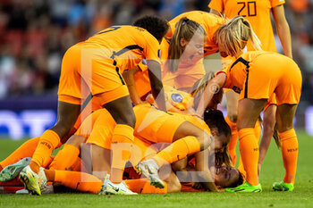 2022-07-13 - Danielle van de Donk of Netherlands (10) scores and celebrates 3-2 with team mates during the UEFA Women's Euro 2022, Group C football match between Netherlands and Portugal on July 13, 2022 at Leigh Sports Village in Leigh, England - FOOTBALL - WOMEN'S EURO 2022 - NETHERLANDS V PORTUGAL - UEFA EUROPEAN - SOCCER