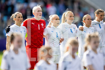2022-07-14 - Iceland players line up before the UEFA Women's Euro 2022, Group D football match between Italy and Iceland on July 14, 2022 at Manchester City Academy Stadium in Manchester, England - FOOTBALL - WOMEN'S EURO 2022 - ITALY V ICELAND - UEFA EUROPEAN - SOCCER