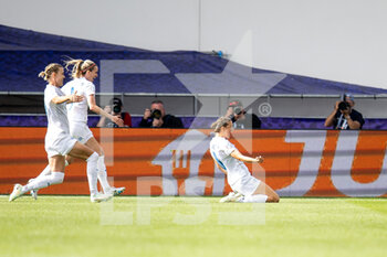2022-07-14 - Iceland Midfielder Karolina Lea Vilhjalmsdottir (8) scores and celebrates 0-1 with team mates during the UEFA Women's Euro 2022, Group D football match between Italy and Iceland on July 14, 2022 at Manchester City Academy Stadium in Manchester, England - FOOTBALL - WOMEN'S EURO 2022 - ITALY V ICELAND - UEFA EUROPEAN - SOCCER