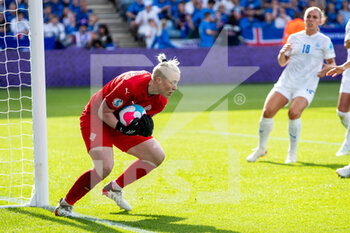 2022-07-14 - Iceland Goalkeeper Sandra Sigurdardottir during the UEFA Women's Euro 2022, Group D football match between Italy and Iceland on July 14, 2022 at Manchester City Academy Stadium in Manchester, England - FOOTBALL - WOMEN'S EURO 2022 - ITALY V ICELAND - UEFA EUROPEAN - SOCCER