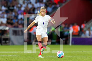 2022-07-15 - Leah Williamson of England during the UEFA Women's Euro 2022, Group A football match between Northern Ireland and England on July 15, 2022 at the St Mary's Stadium in Southampton, England - FOOTBALL - WOMEN'S EURO 2022 - NORTHERN IRELAND V ENGLAND - UEFA EUROPEAN - SOCCER