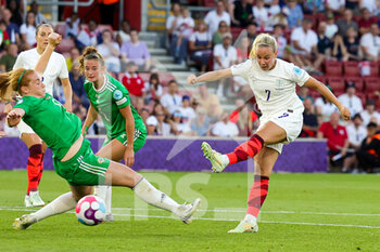 2022-07-15 - Beth Mead of England scores a goal 0-2 during the UEFA Women's Euro 2022, Group A football match between Northern Ireland and England on July 15, 2022 at the St Mary's Stadium in Southampton, England - FOOTBALL - WOMEN'S EURO 2022 - NORTHERN IRELAND V ENGLAND - UEFA EUROPEAN - SOCCER
