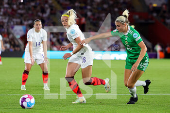2022-07-15 - Chloe Kelly of England battles with Kelsie Burrows of Northern Ireland during the UEFA Women's Euro 2022, Group A football match between Northern Ireland and England on July 15, 2022 at the St Mary's Stadium in Southampton, England - FOOTBALL - WOMEN'S EURO 2022 - NORTHERN IRELAND V ENGLAND - UEFA EUROPEAN - SOCCER