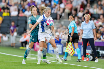 2022-07-16 - Linda Sallstrom of Finland and Sophia Kleinherne of Germany during the UEFA Women's Euro 2022, Group B football match between Finland and Germany on July 16, 2022 at Stadium MK in Milton Keynes, England - FOOTBALL - WOMEN'S EURO 2022 - FINLAND V GERMANY - UEFA EUROPEAN - SOCCER