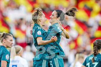 2022-07-16 - Sophia Kleinherne (2) of Germany celebrates her goal 0-1 with Kathrin-Julia Hendrich (3) during the UEFA Women's Euro 2022, Group B football match between Finland and Germany on July 16, 2022 at Stadium MK in Milton Keynes, England - FOOTBALL - WOMEN'S EURO 2022 - FINLAND V GERMANY - UEFA EUROPEAN - SOCCER